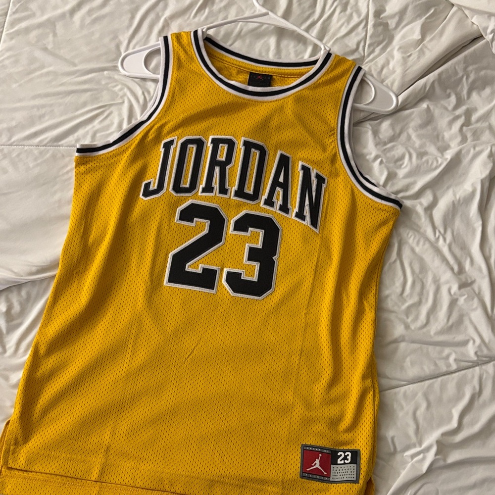 Jordan yellow & black jersey